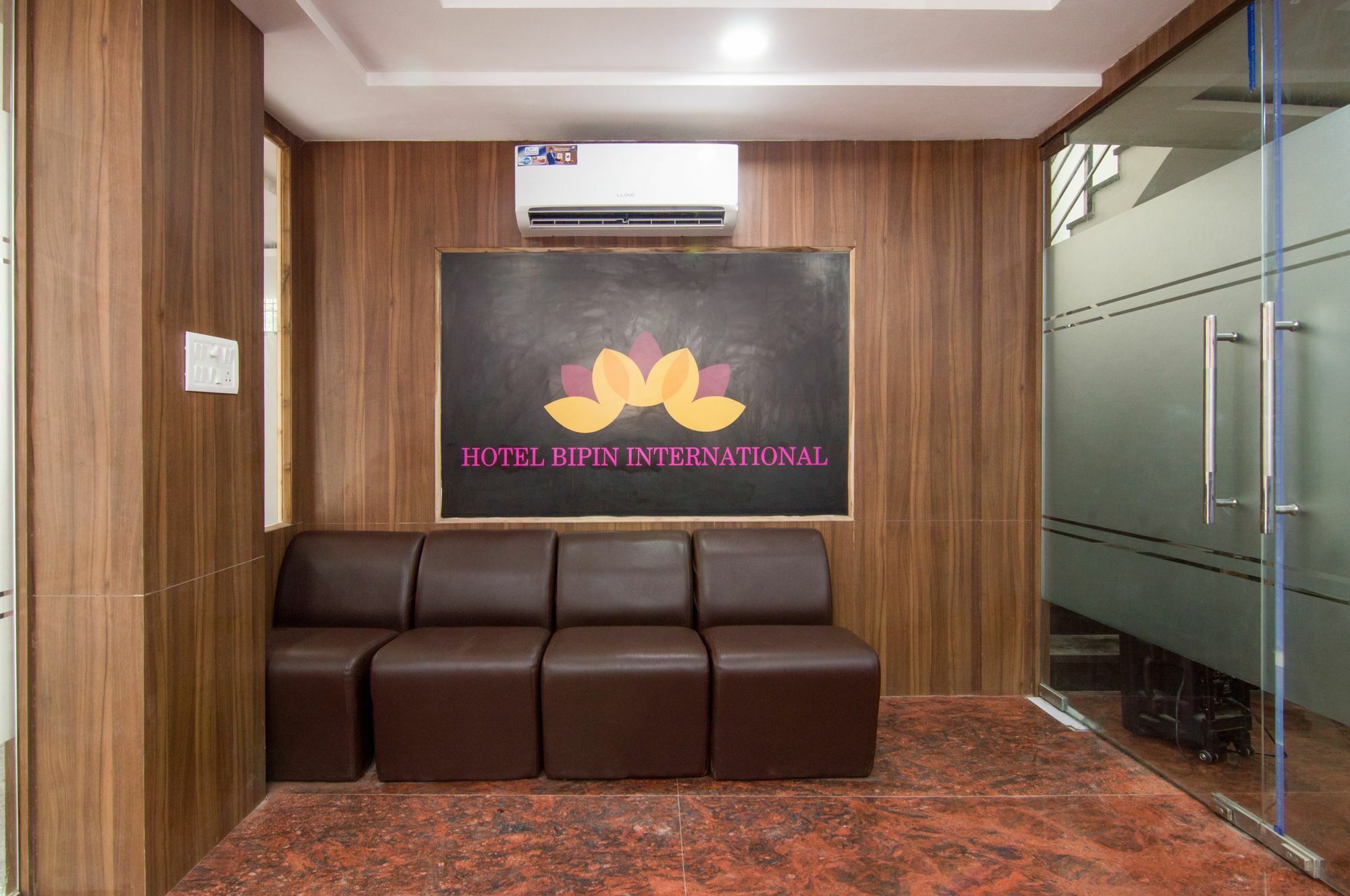 Treebo Trend Bipin International Hotel Lucknow Exterior photo